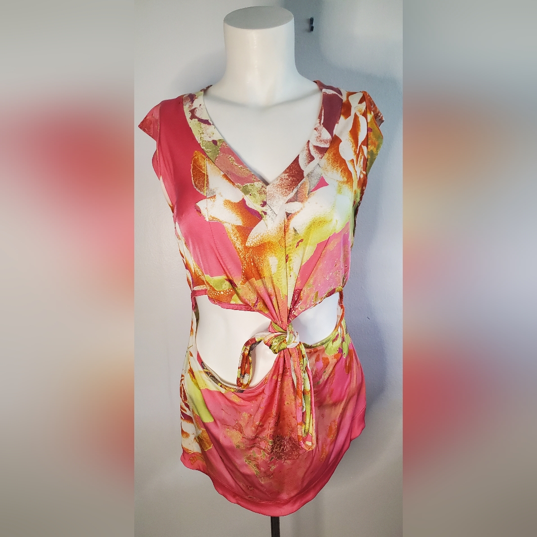 Justcavalli-Size42-Vintage Graphic Floral Printed Tshirt-V-Neck -"Made In Italy"
